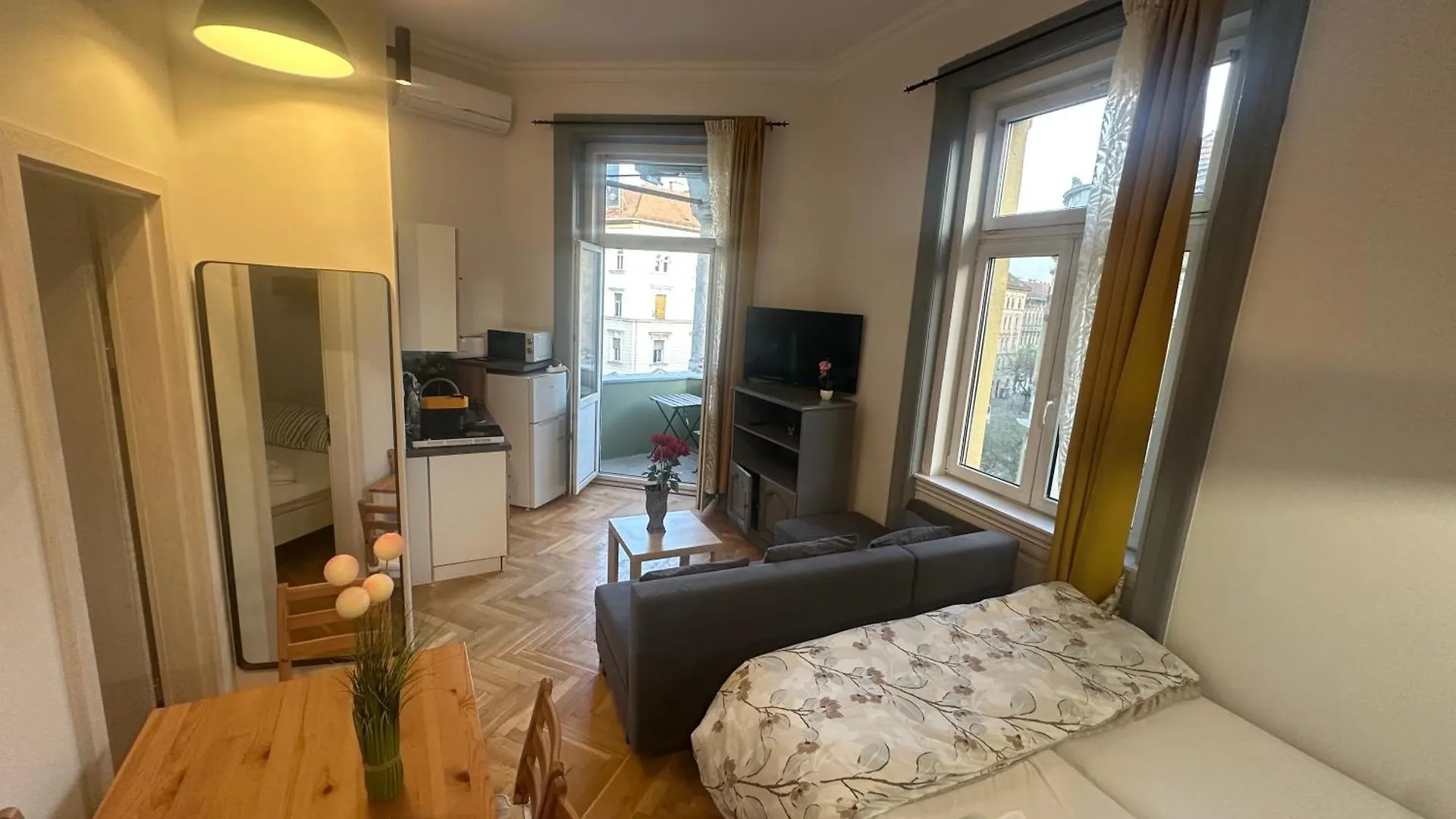 Saffron Apartment City Center Panorama Balcony Budapest